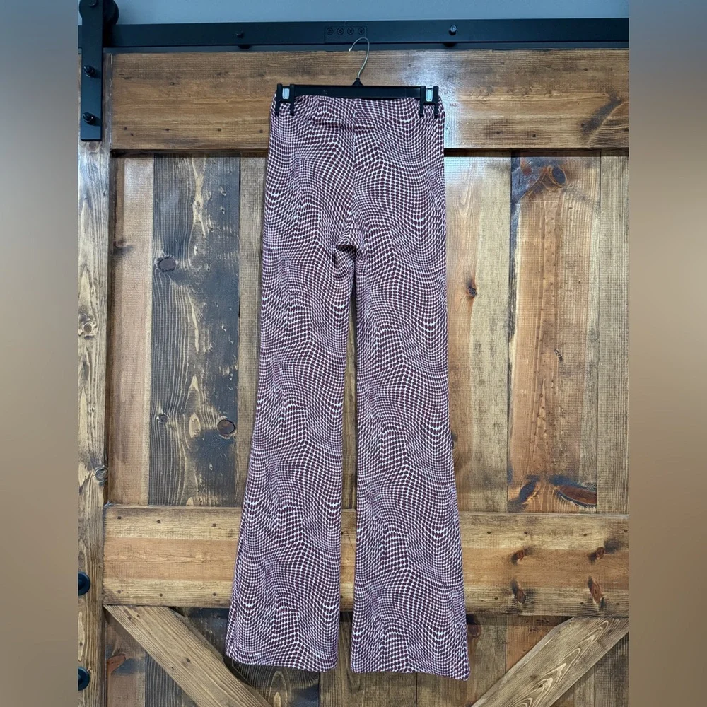 Urban Outfitters Pull On Fitted Leggings with Flare Hippie Sz‎ XS Burgundy Beige